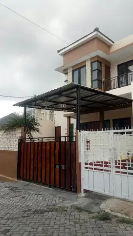 Rumah Villa Kota Batu Plus Perabot Kolam Renang