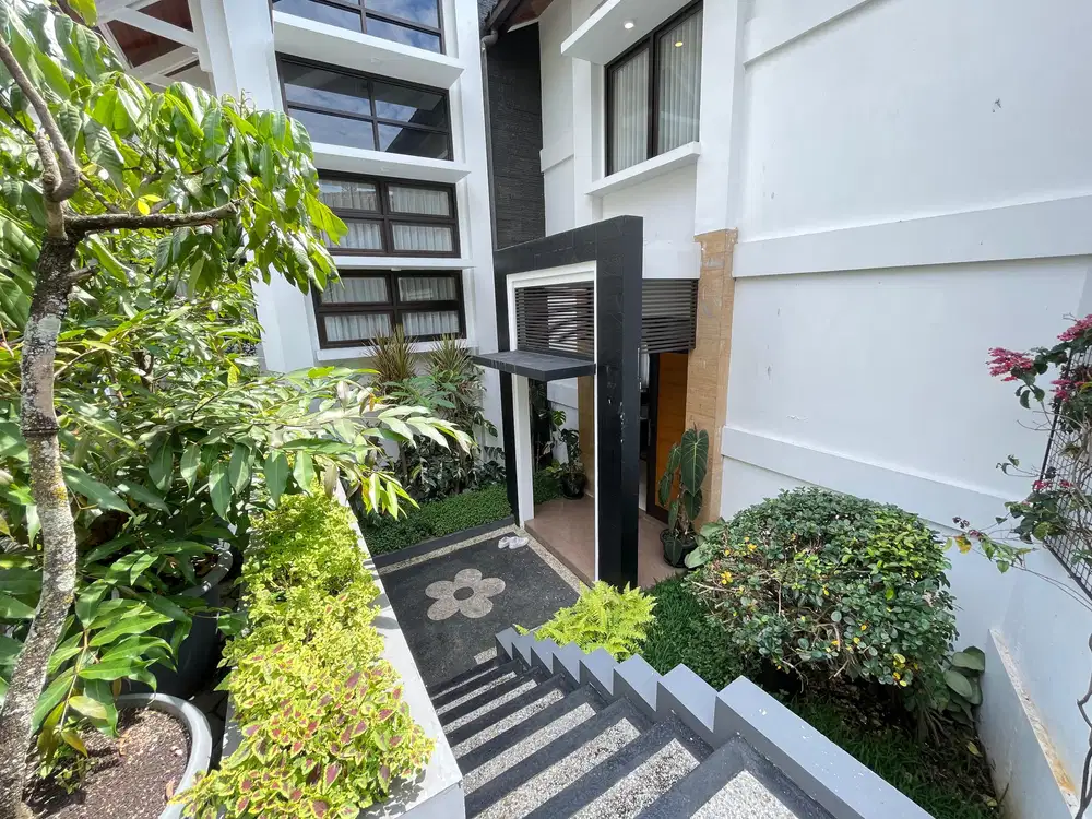Ciumbeluit rumah murah lokasi bagus furnish akses mudah nego siap huni