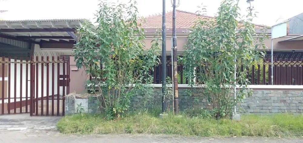 Disewakan rumah di manyar kertoarjo III Surabaya timur