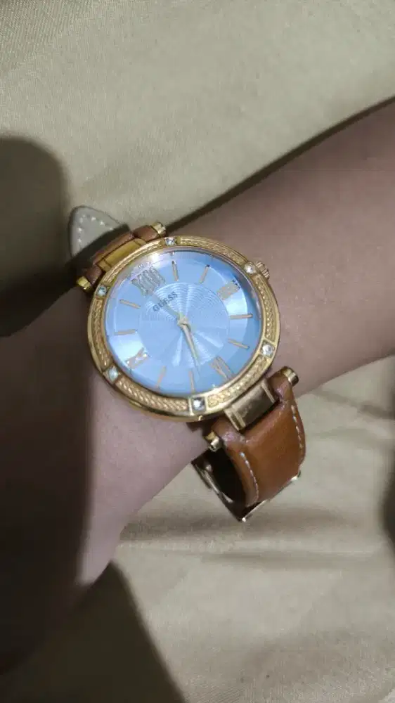 Guess Jam Tangan Wanita Leather