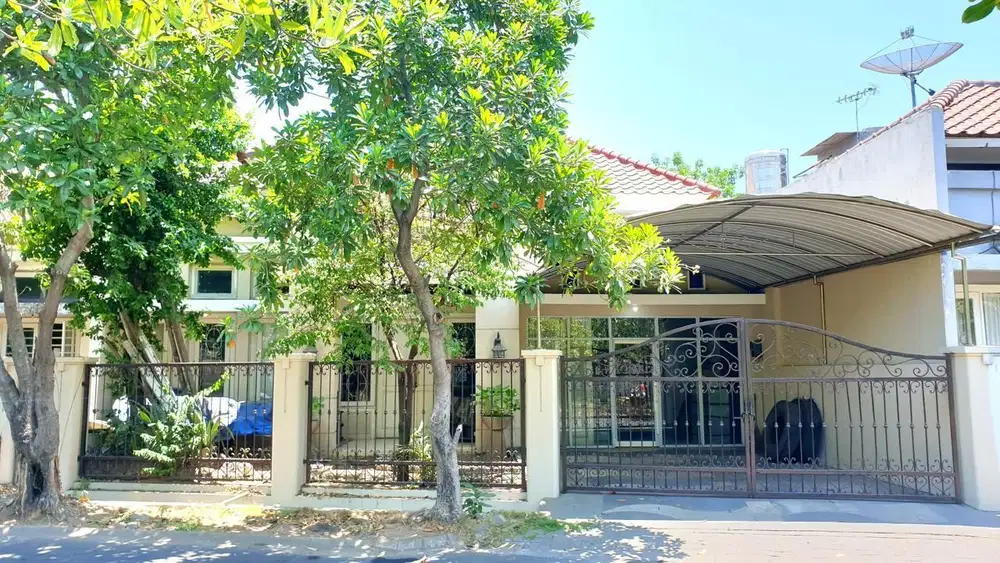 JUAL RUMAH  DIJALAN RAYA CENTRAL PARK AYANI SURABAYA (Tjin2Area)