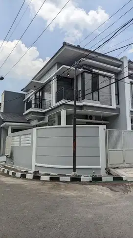 Dijual rumah cantik Baru Gress minimalis Medokan Asri Utara.