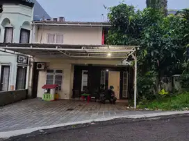 Dijual rumah 3 lantai lokasi di sentul city