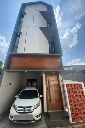 Rumah istimewa di jaksel, akses 2 mobil, strategis dekat ke pusat kota