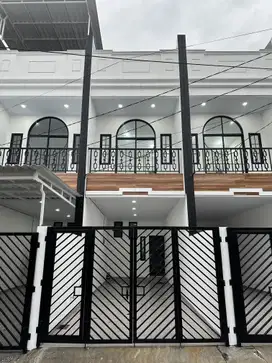 BARU.Rumah di Tanjung Duren, tiga lantai