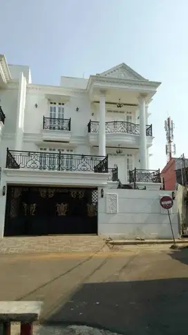 DIJUAL RUMAH BRANDNEW SIAP HUNI JL. BERLIAN CILANDAK JAKSEL.
