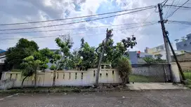 Dijual Rumah Komplek Sariwangi Taman Depan Besar Lokasi Sejuk