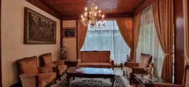 dijual rumah lama terpelihara hegarmanah wetan bdg, halaman luas kotak lebar 22 meter hadap barat cocock untuk rumah tinggal