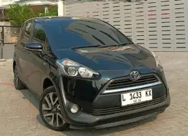 Toyota Sienta 1.5 V AT 2019