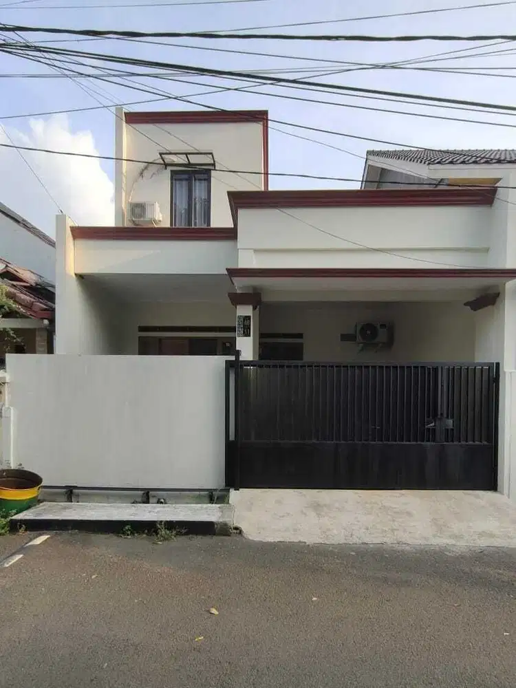 Rumah terawat siap huni dalam komplek pondok bambu duren sawit