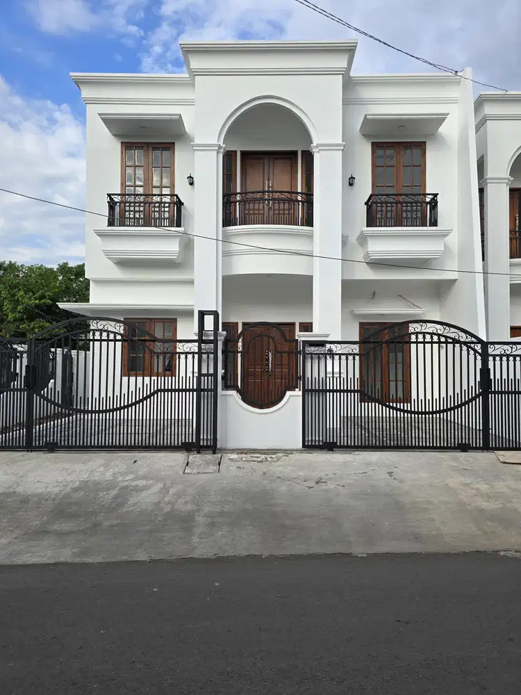 Rumah baru siap huni lokasi bebas banjir dalam komplek Duren sawit