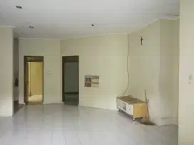 Taman Kopo Indah 2 Dijual/sewa rumah bagus terawat siap huni