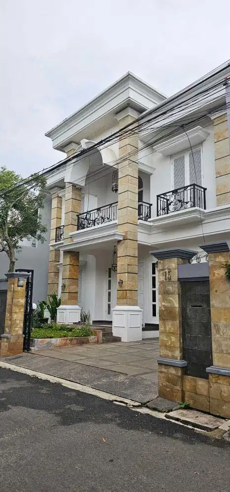 RUMAH DISEWAKAN 2LANTAI SIAP HUNI LEBAK BULUS JAKARTA SELATAN.
