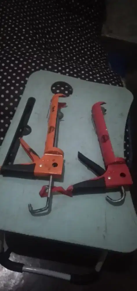 Di jual peralatan bangunan untuk masang  silikon kaca,keramik, dll