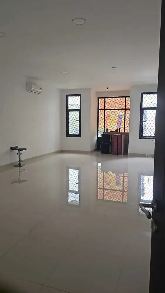 Ruko Bagus 2 Unit Siap Pakai Kawasan Ramai di Sektor 1E Gading Serpong