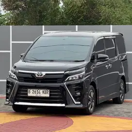 TOYOTA VOXY 2.0 AT 2020