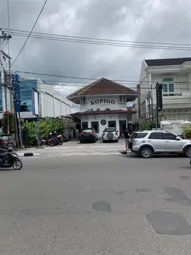 DIJUAL RUMAH  LOKASI PALING STRATEGIS JALAN UTAMA BUKITTINGGI SUMBAR