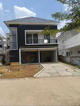 Dijual Rumah depan green Area dicluster Argenia Ssntul