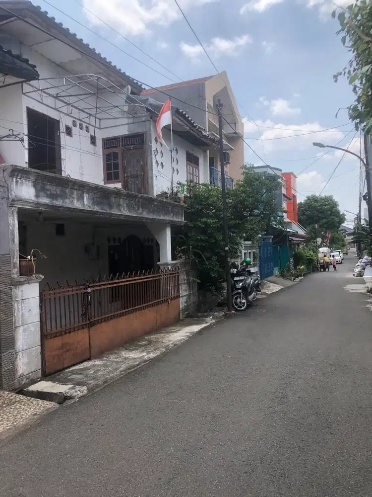 RUMAH DI RAWAMANGUN TENANG NYAMAN BOSSKU