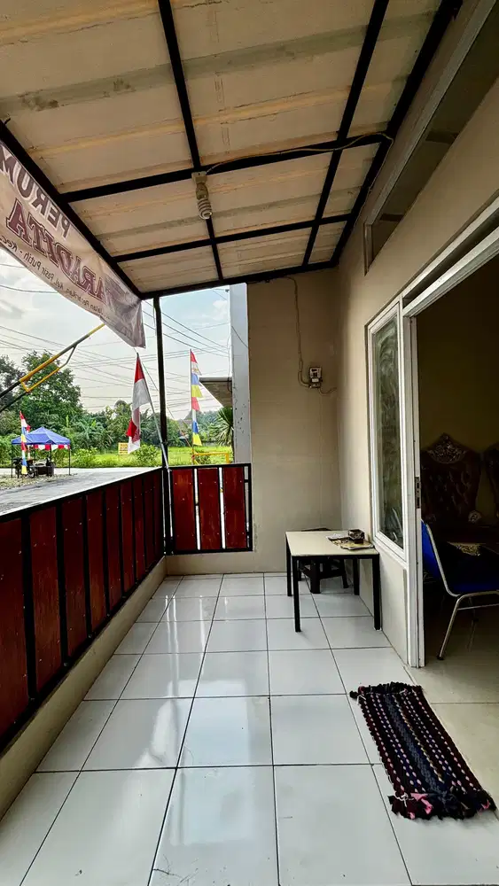 dekat halte Transjakarta dan tol sawangan