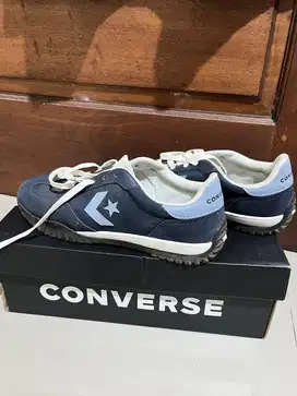 CONVERSE RUN Star Trainer - LIKE NEW
