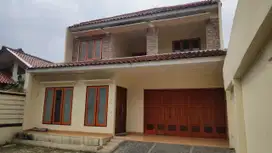 Disewakan Rumah Besar Daerah Tanjung Barat Jakarta Selatan