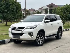 Toyota Fortuner VRZ 2.4 Diesel Tahun 2018 A/T Warna Putih Metalik