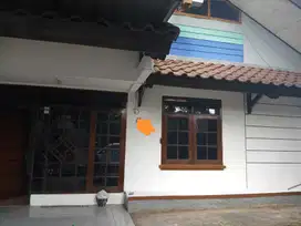 DISEWAKAN RUMAH DI BATUNUNGGAL PERMAI BANDUNG  --M