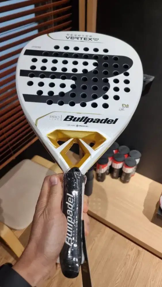 BULLPADEL VERTEX 04 W PRO LINE 2025 (Padel Racket)