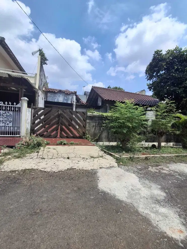Jual Rumah Tua Hitung Tanah Luas 305m di Jakasampurna Bekasi Selatan