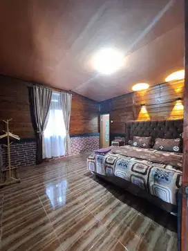 Villa di puncak motif joglo berada di perbukitan