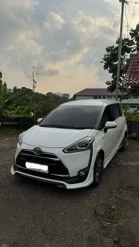 Toyota Sienta Q AT full ori