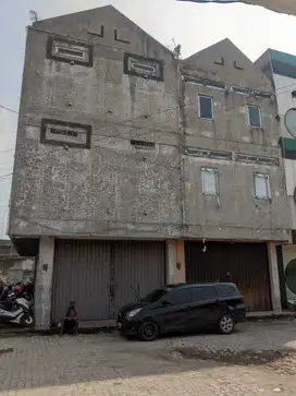 Ruko Gandeng 3 Lantai di Sholeh Iskandar – Cocok Gudang / Distributor