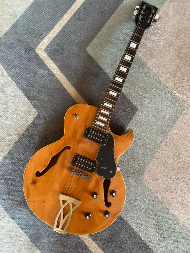 Gitar gibson custom semi hollow body