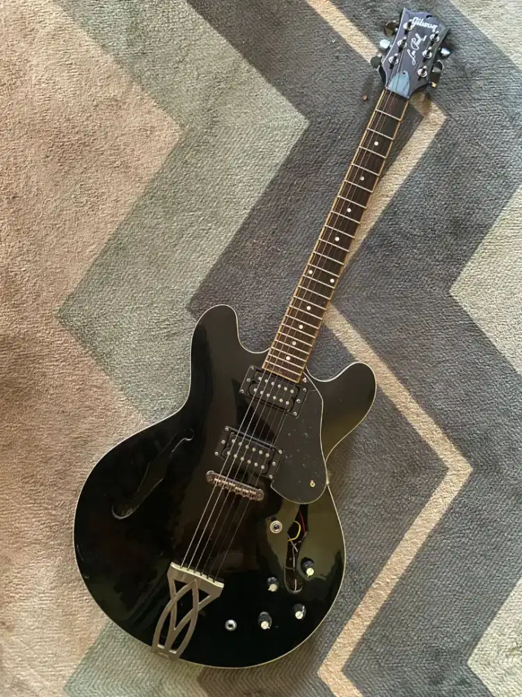 Gitar gibson custom semi hollow body black