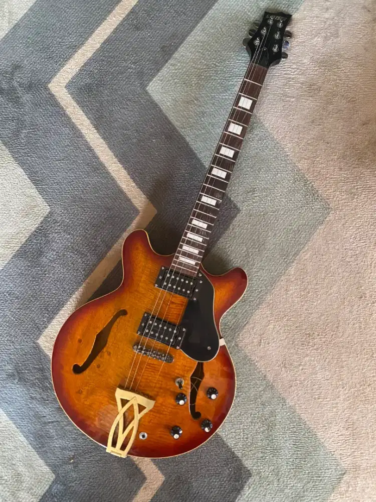 Gitar gretsch custom semi hollow body