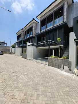 DIJUAL RUMAH BRANDNEW  TOWNHOUSE SIAP HUNI  ANDARA CILANDAK.