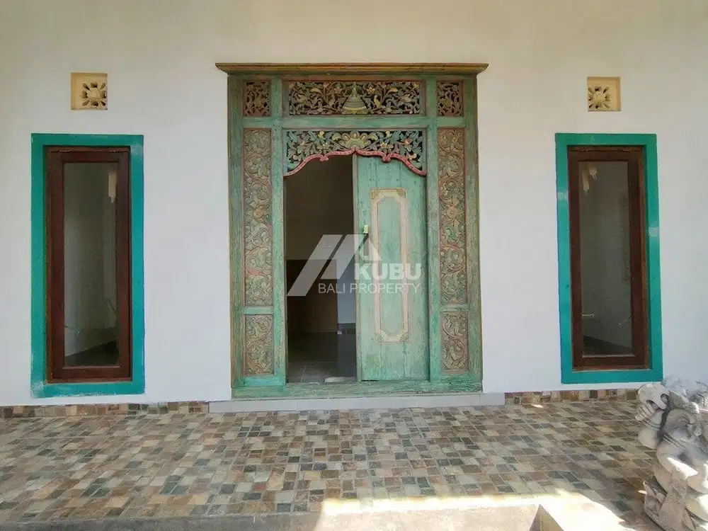 KBP0851  Minimalist house with new building in complex area.