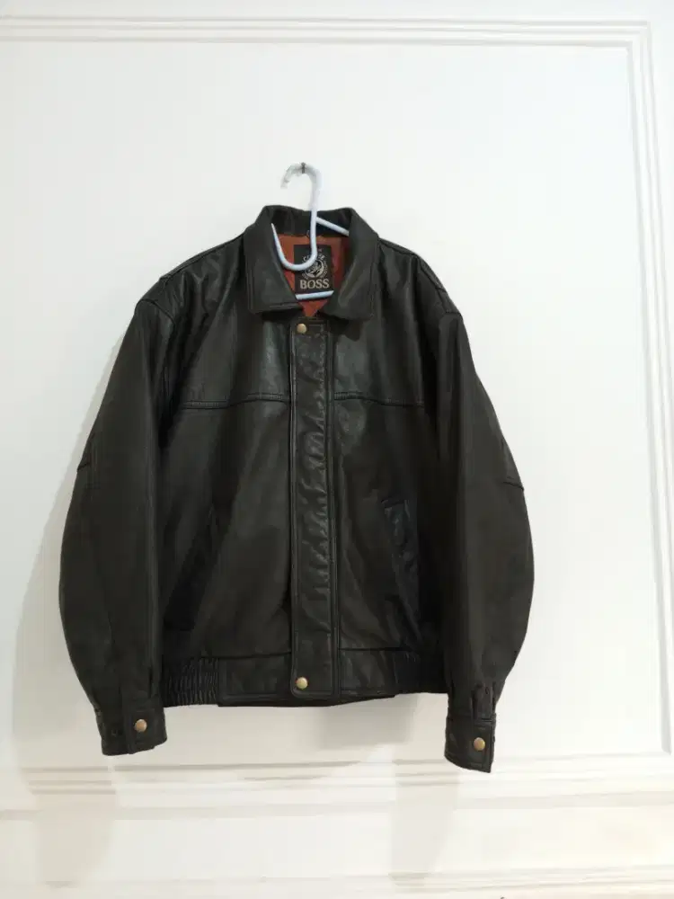 Jaket kulit Boss