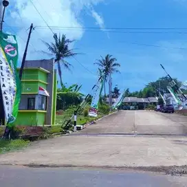 Rumah bersubsidi berfasilitas kolam renang