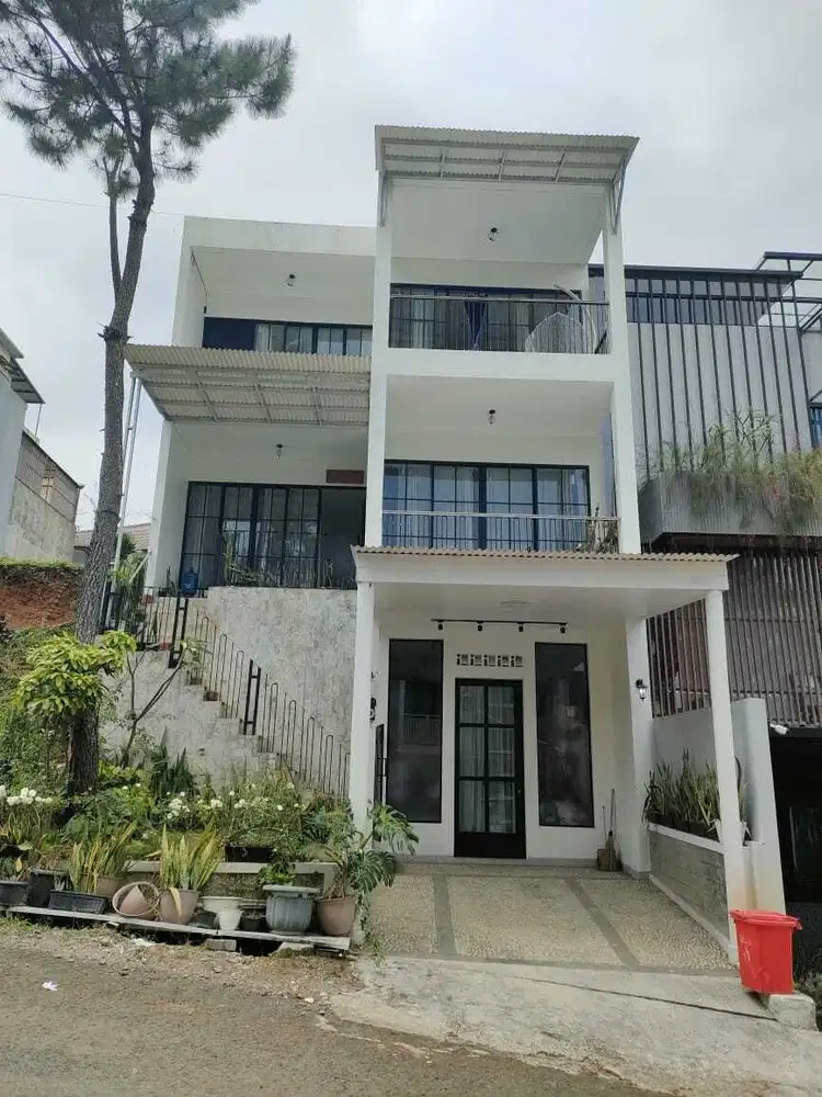 Dago Bandung rumah siap huni 3 lantai DIJUAL cepat harga murah nego