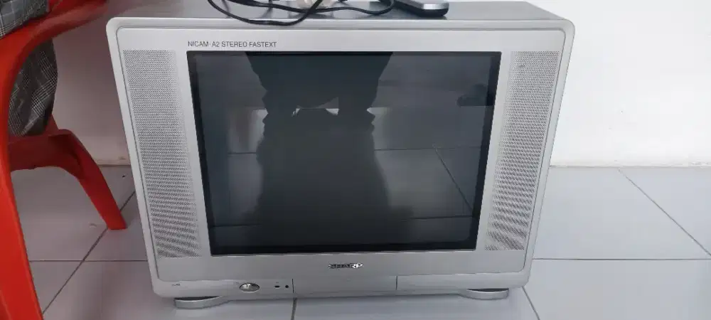 Tv merek Sharp 21 inchi