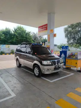 Mitsubishi Kuda Grandia Matic 2002
