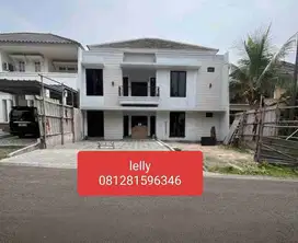 Rumah Besar Depan Taman lt300 Sedang Tahap Penyelesaian Renovasi Kota Wisata