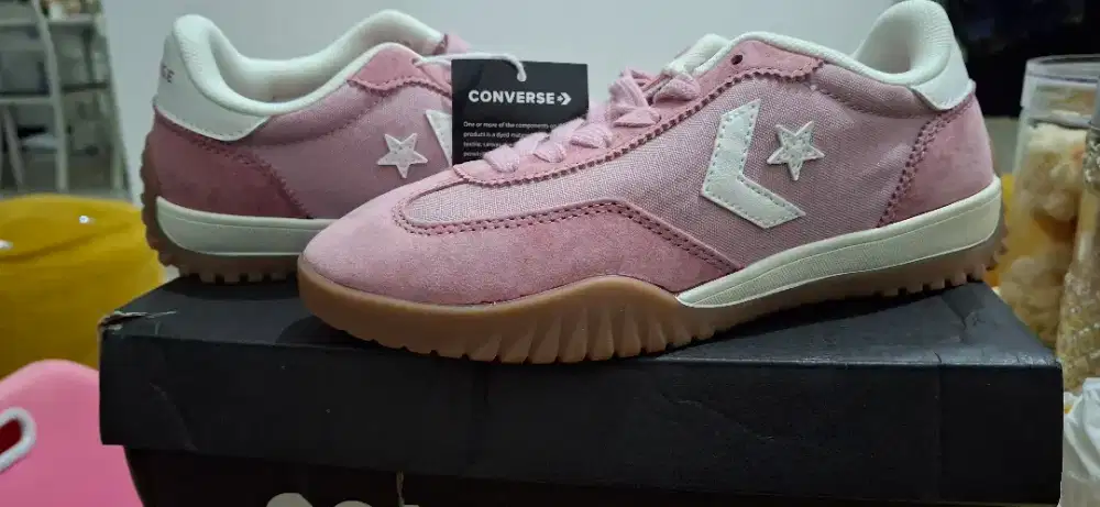 Sepatu converse pink