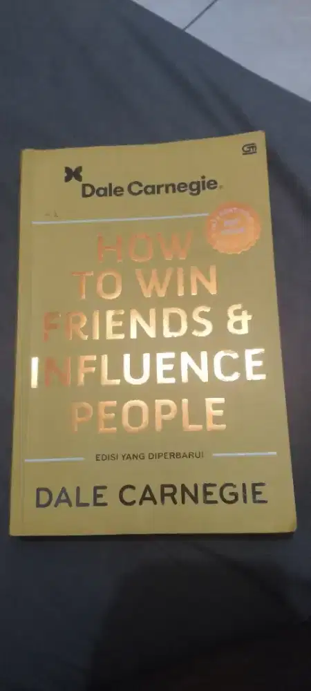 Buku How to Win Friends and Influence People by Dale Carnegie