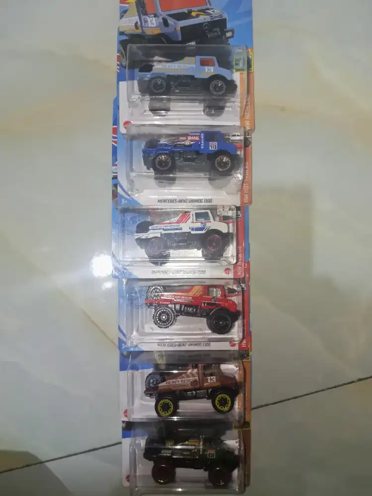 HotWheels Mercedes dan BMW