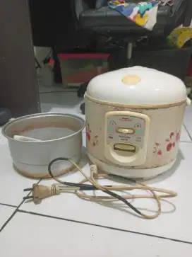 Magic com atau Penanak Nasi Merk Maspion Ukuran 1 Liter Unit Bekas