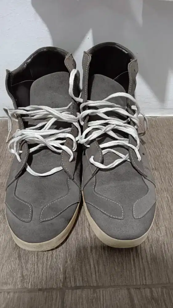 sepatu casual hight top sneakers