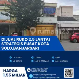 Dijual Ruko Strategis 2,5 Lantai di Banjarsari,Solo luas 170m2